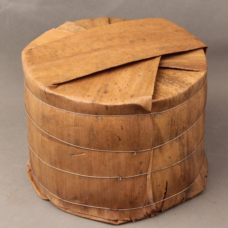 2005 Camphor-Aroma Ancient Tree Ripe Pu’er Tea Column – 3kg Dragon Column Cylinder Tea